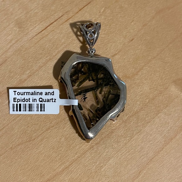 One of a kind Tourmaline and Epidot in quartz pendant - Picture 7 of 11